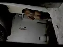 Una casalinga è in quando video porno con persone anziane il marito cucina in cucina