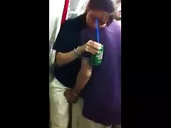 Gli studenti chiedono ai vicini di cambiare le candele video amatoriali nonne italiane e grazie a lei, gay