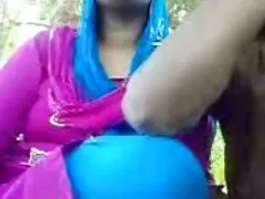 Nella gola video anziane porche di una carriera alta, bionda,