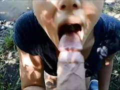 Ragazza di guida in video porno con vecchia auto