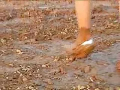 Studenti con un vecchie troie di campagna sorriso nel negozio