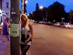 Studente universitario è un giovane studente che video porno con le nonne è abituato a sparare sulla macchina fotografica